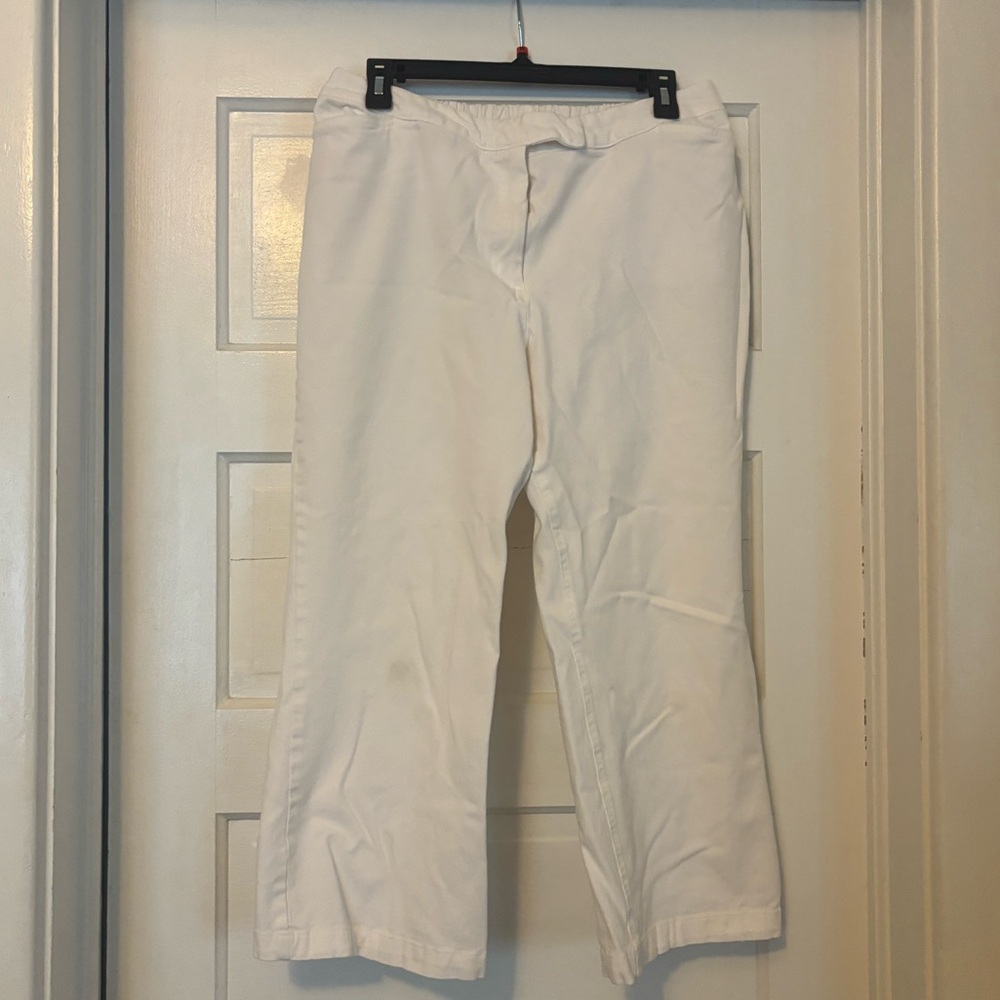 Liz Lange Maternity White Casual Capris